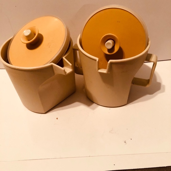 Vintage 1970’s Tupperware Cream & Sugar Set - beige coloured creamer and sugar. - Picture 3 of 6